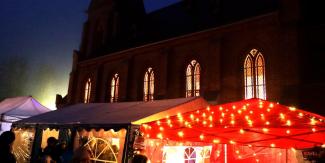 Weihnachtsmarkt Kirche